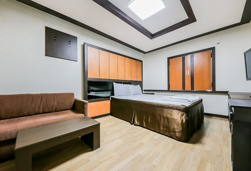 모텔 Jecheon The Wall