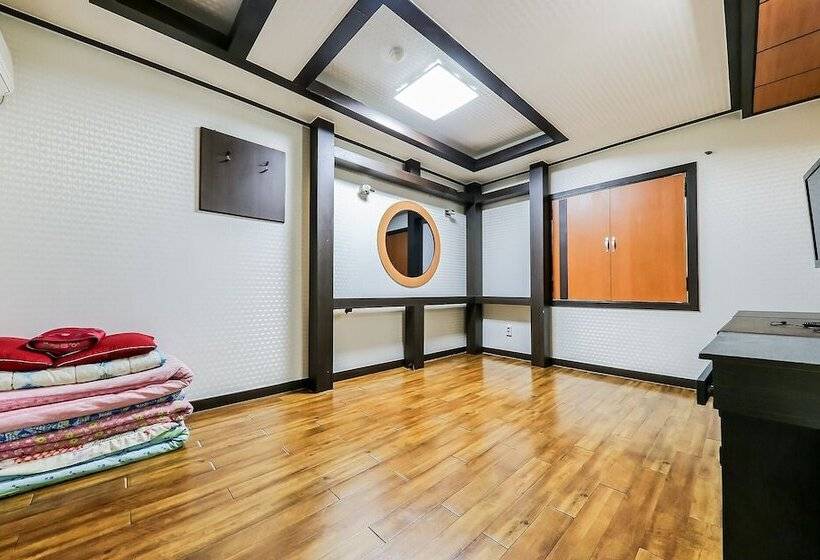 모텔 Jecheon The Wall