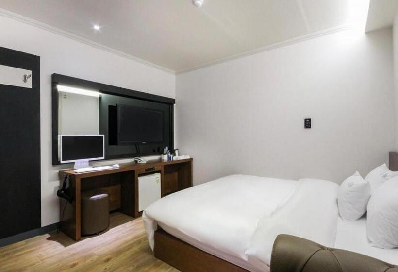 Мотель Jinju Hotel Daom