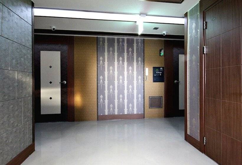 Мотель Jinju Hotel Daom