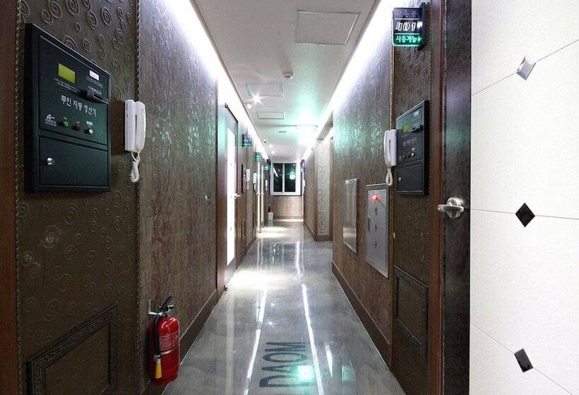 Мотель Jinju Hotel Daom