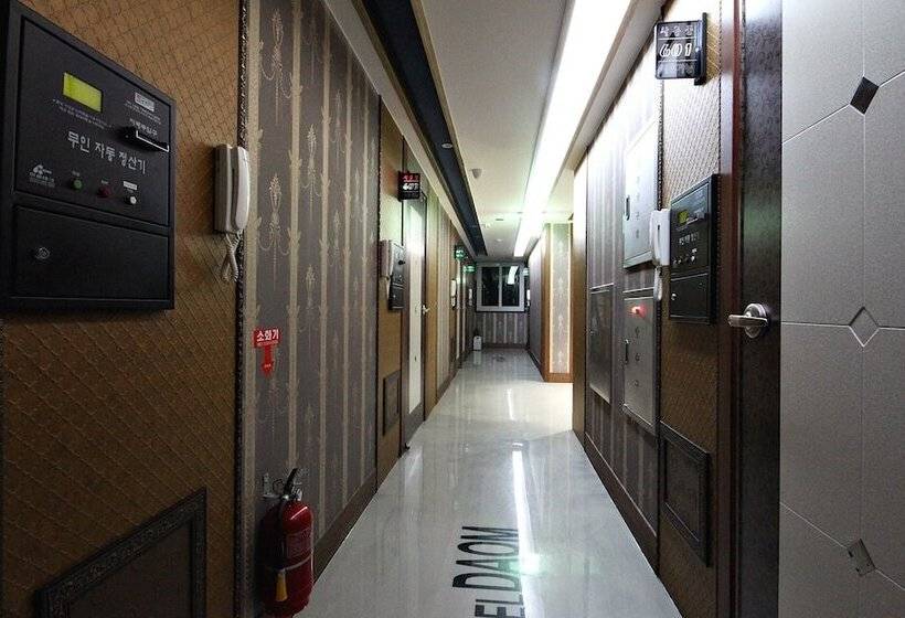 Мотель Jinju Hotel Daom