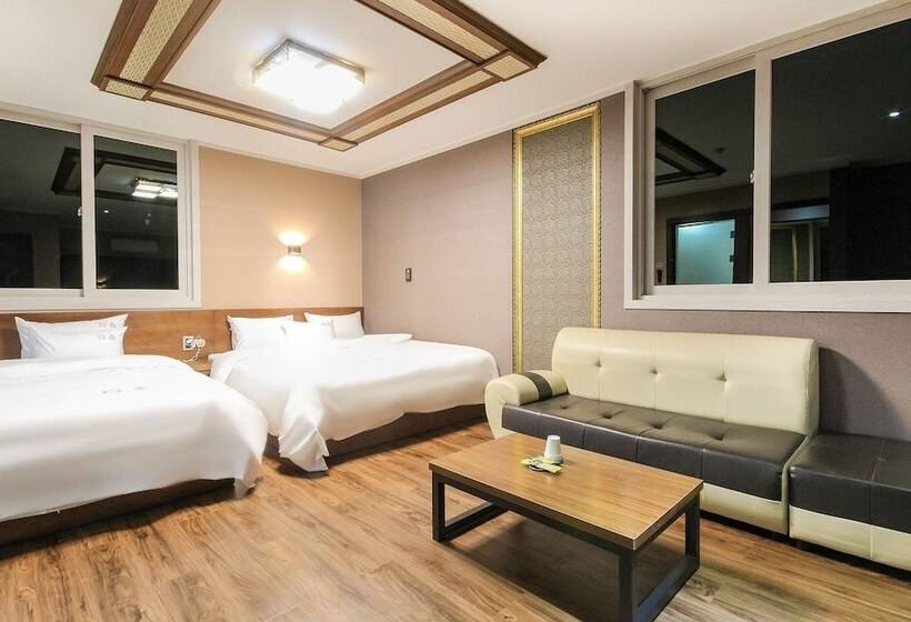Мотель Jinju Hotel Daom