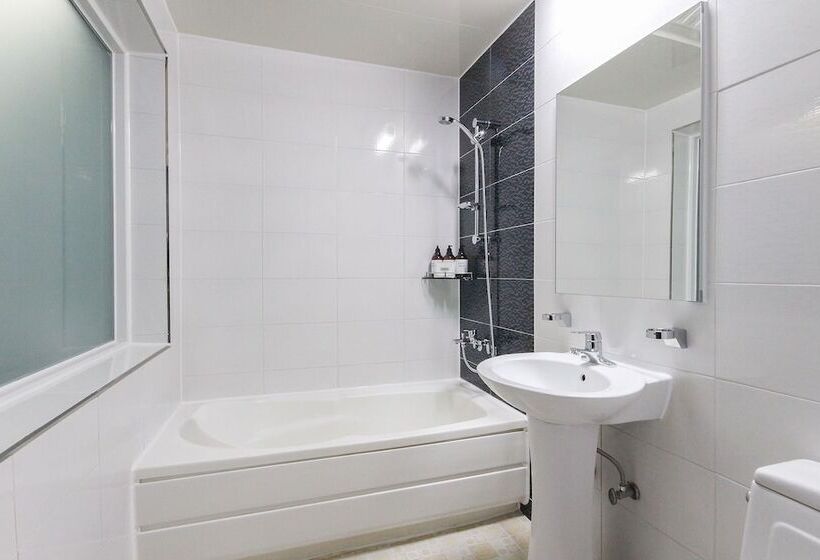 Мотель Jinju Hotel Daom