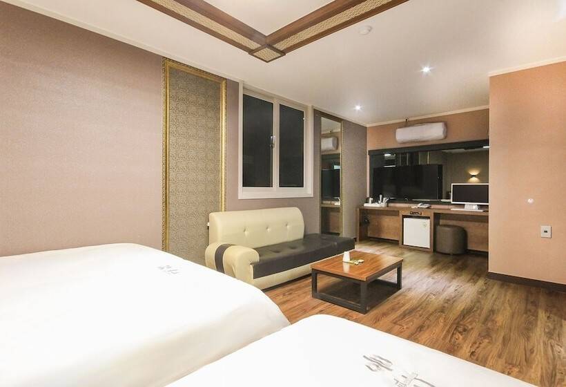 Мотель Jinju Hotel Daom