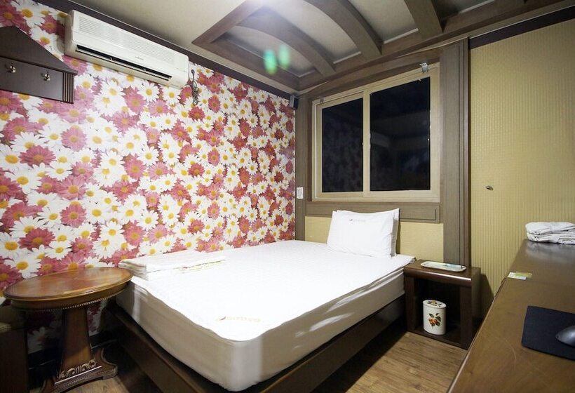 فندق على الطريق Jinju Mt