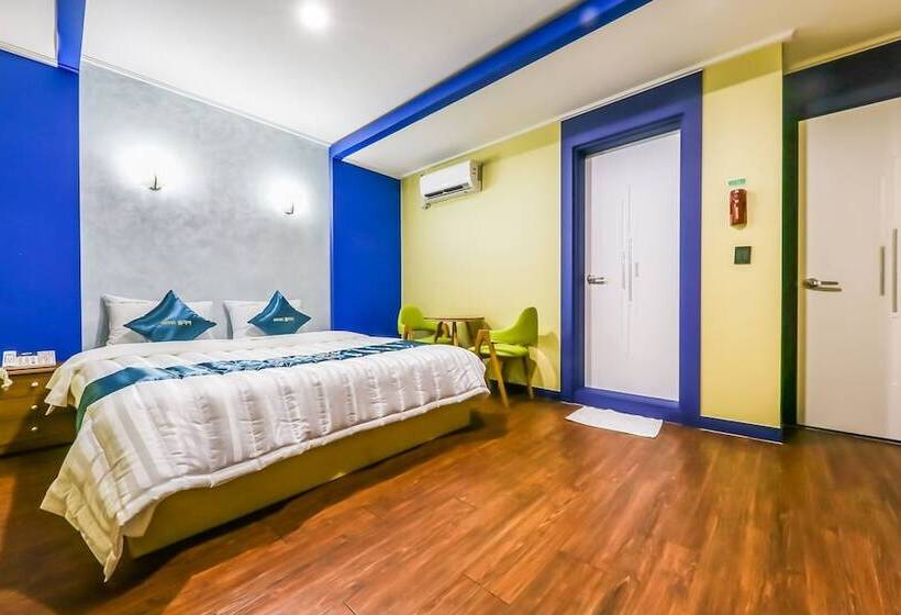 מוטל Julia Hongsung