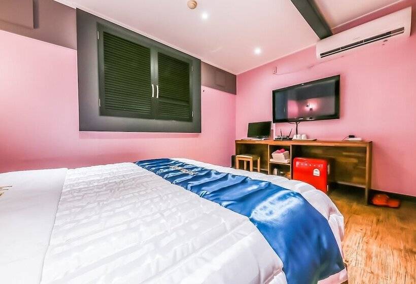 מוטל Julia Hongsung