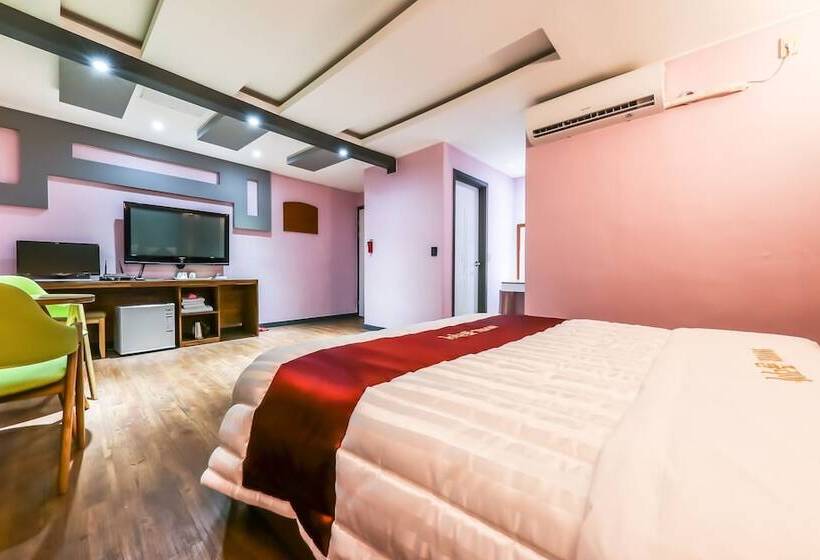 מוטל Julia Hongsung