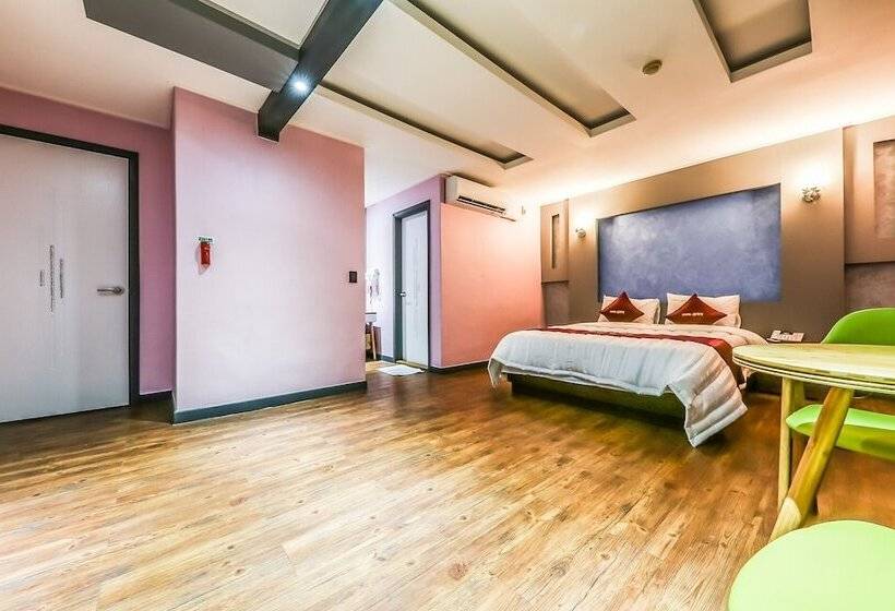 מוטל Julia Hongsung