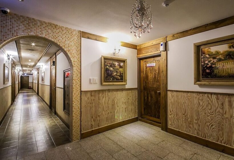 汽车旅馆  Muju Rivera