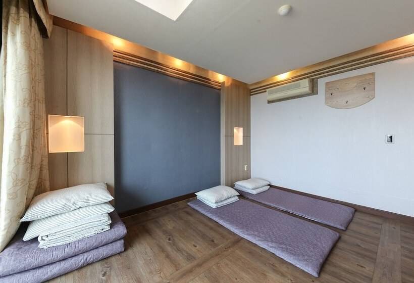 فندق على الطريق Namhae Mont Blanc Beach