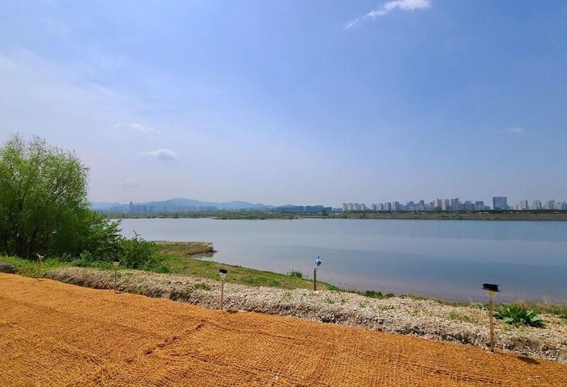 汽车旅馆  Namyangju River Beach