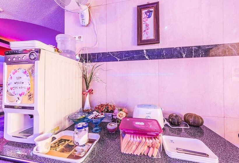 汽车旅馆  Paju Jayuro