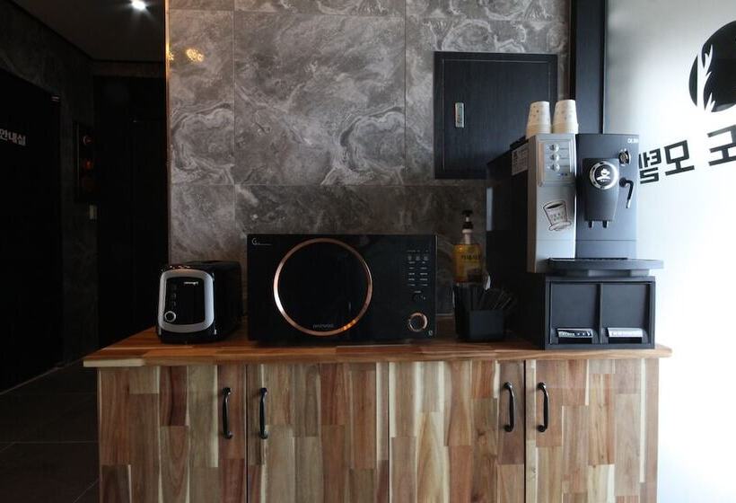 モーテル Sacheon Commodore