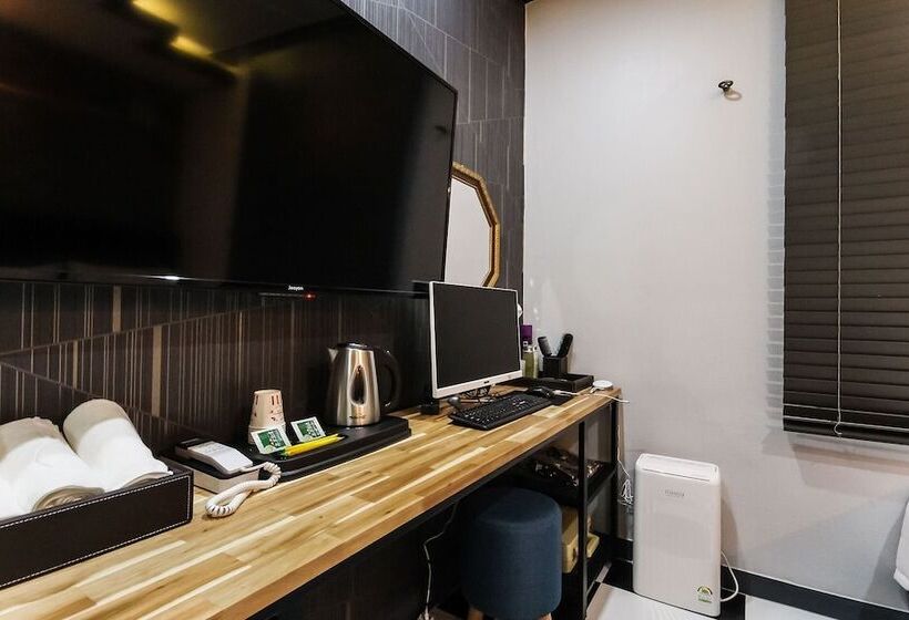 モーテル Sacheon Commodore