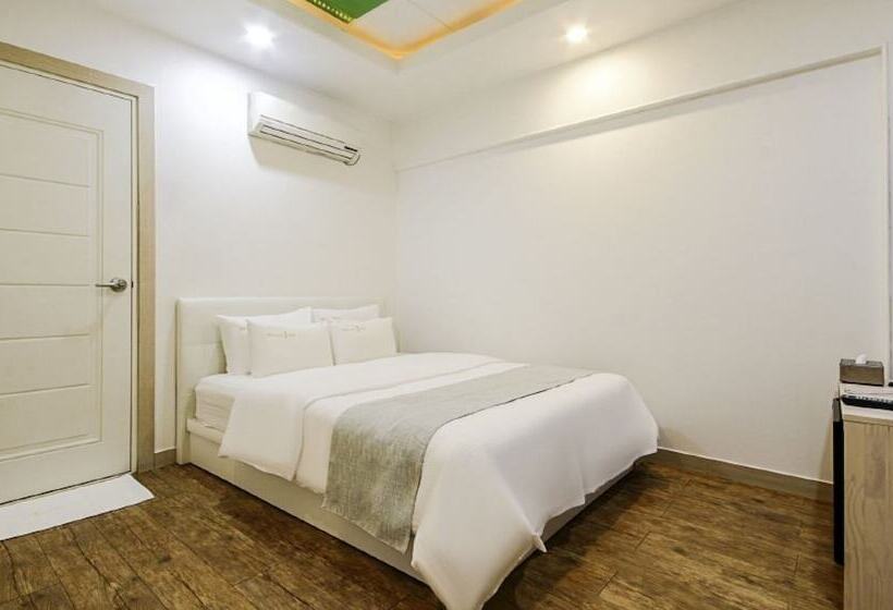 汽车旅馆  Sacheon Hall In One