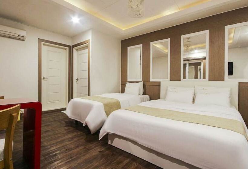 Motel Sacheon Hall In One