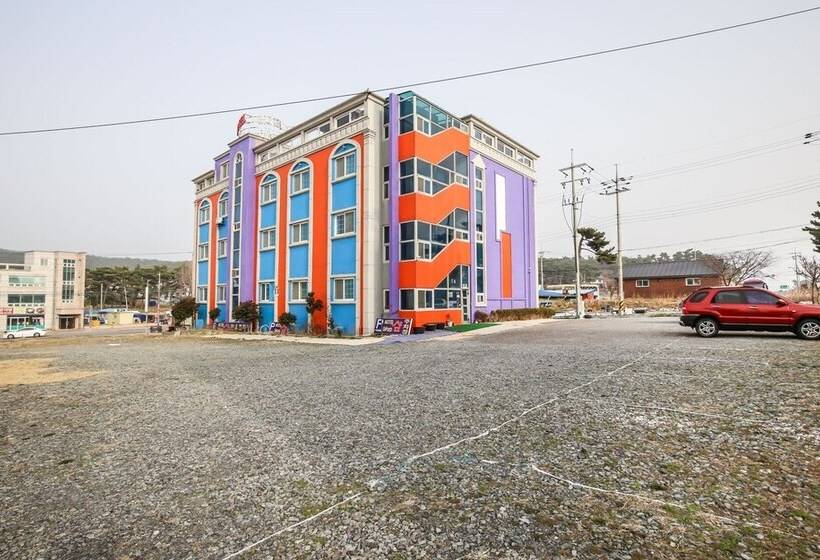 汽车旅馆  Taean Sharp