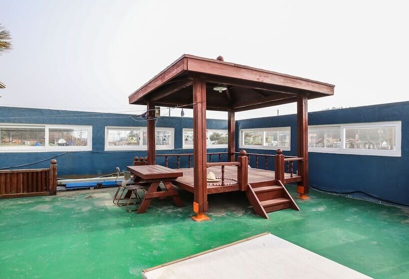 汽车旅馆  Taean Sharp