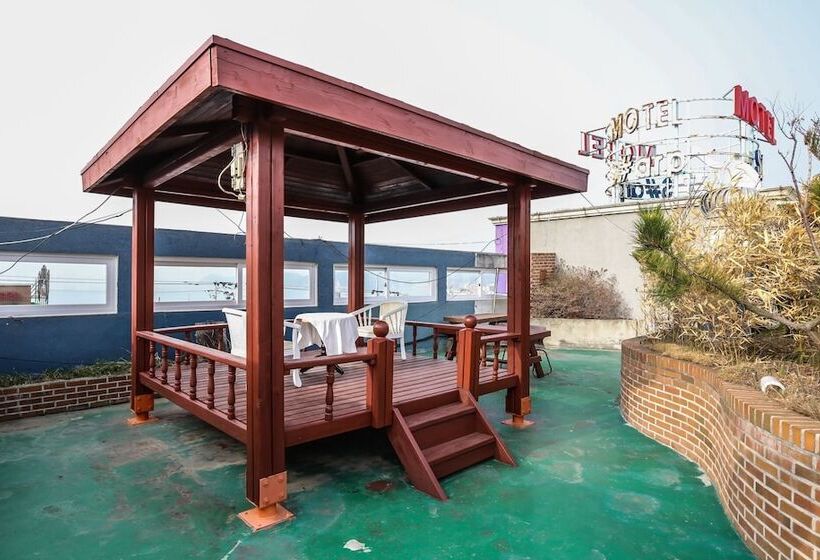 汽车旅馆  Taean Sharp