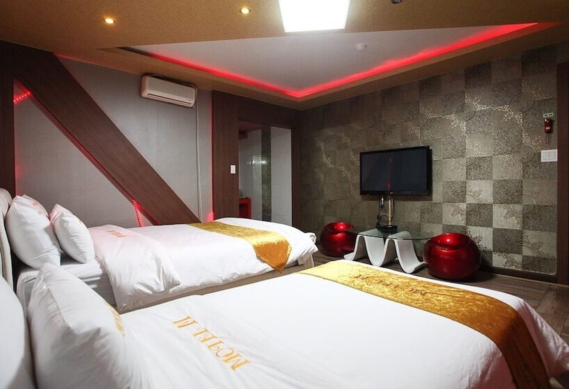 Motel Taebaek M