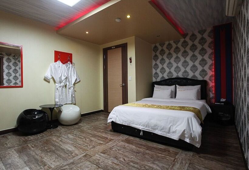 Motel Taebaek M