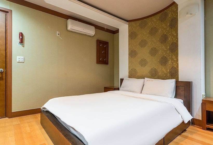 מוטל Taebaek Tourist