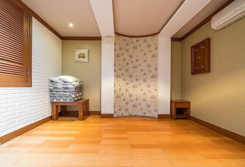 מוטל Taebaek Tourist