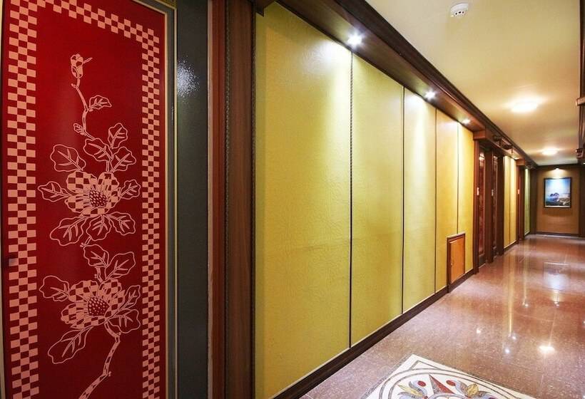 Motel Tongyeong Crown