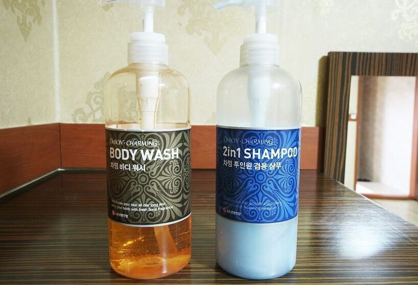 Motel Tongyeong Crown