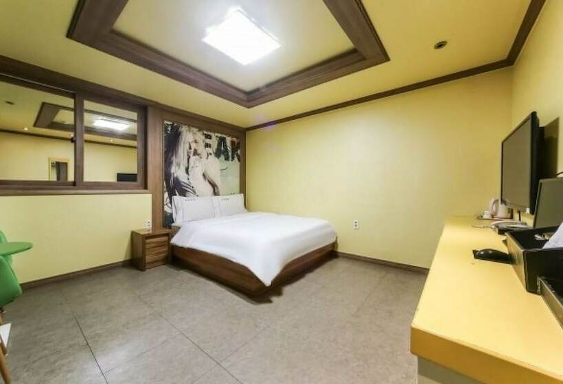 Motel Tongyeong Hangnamdong Theme