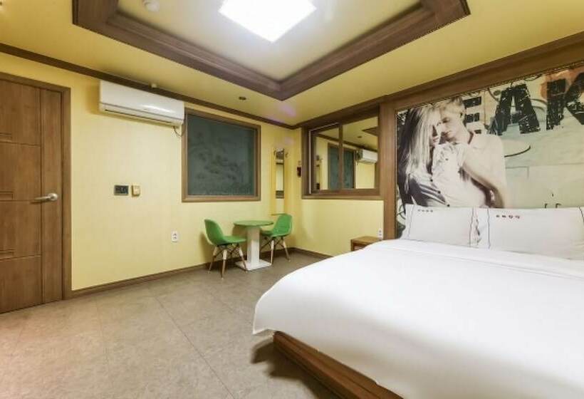 Motel Tongyeong Hangnamdong Theme