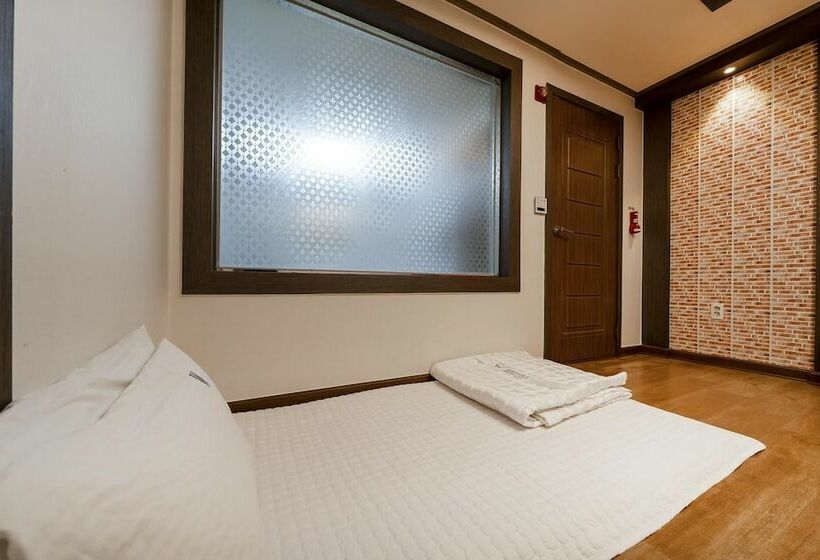 Motel Tongyeong W