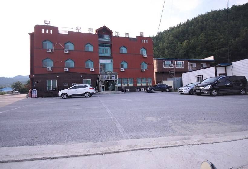 מוטל Uljin Woojin Park