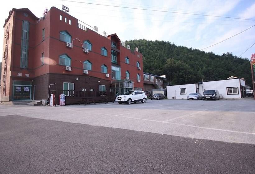 מוטל Uljin Woojin Park