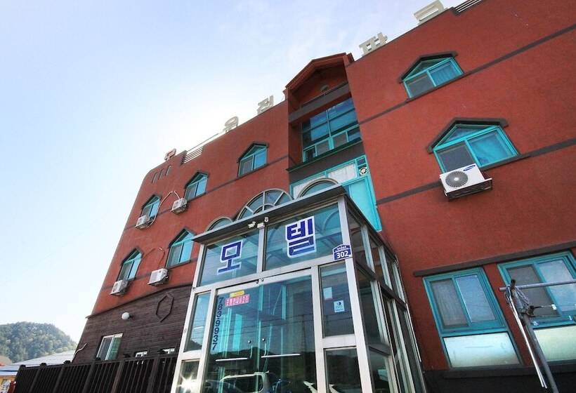 מוטל Uljin Woojin Park