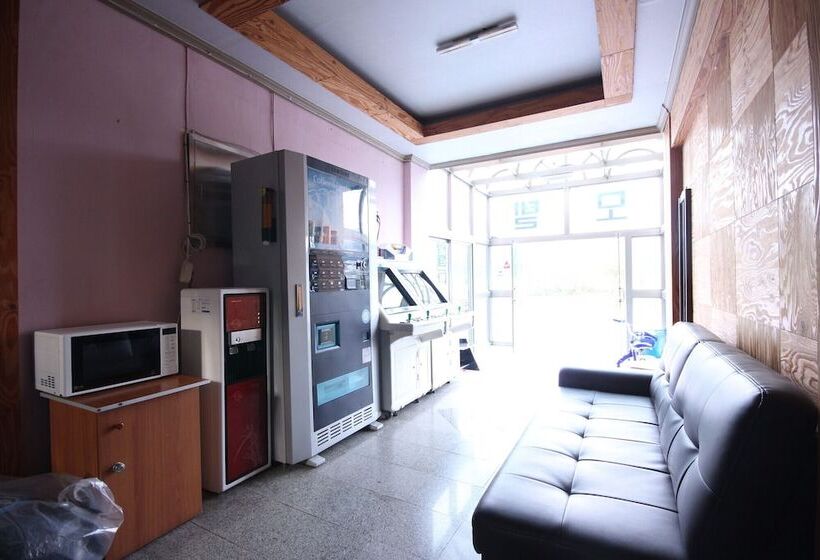 מוטל Uljin Woojin Park