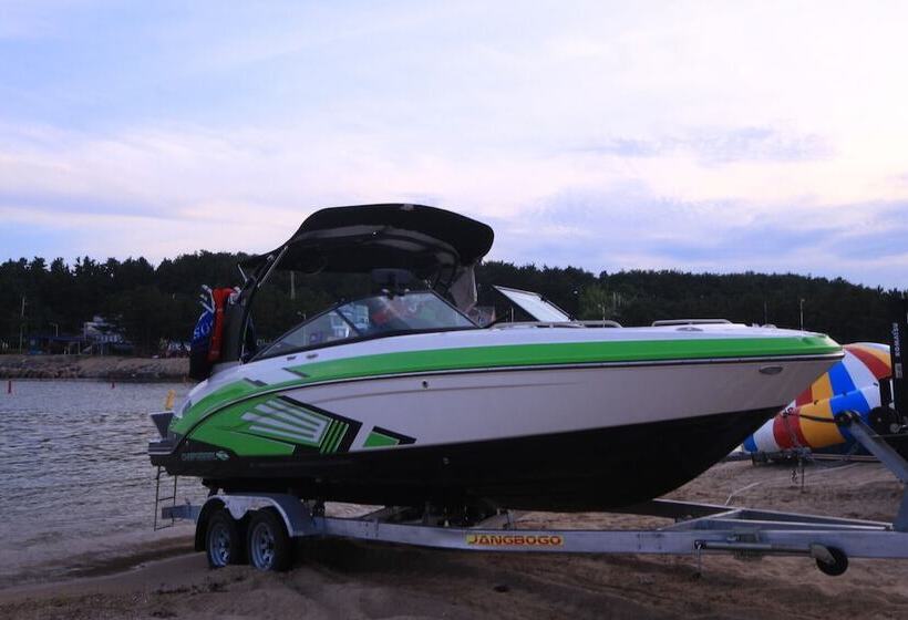 מוטל Uljin Woojin Park