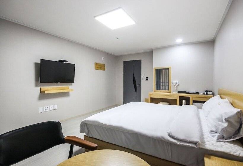 汽车旅馆  Wando Hotel Prague