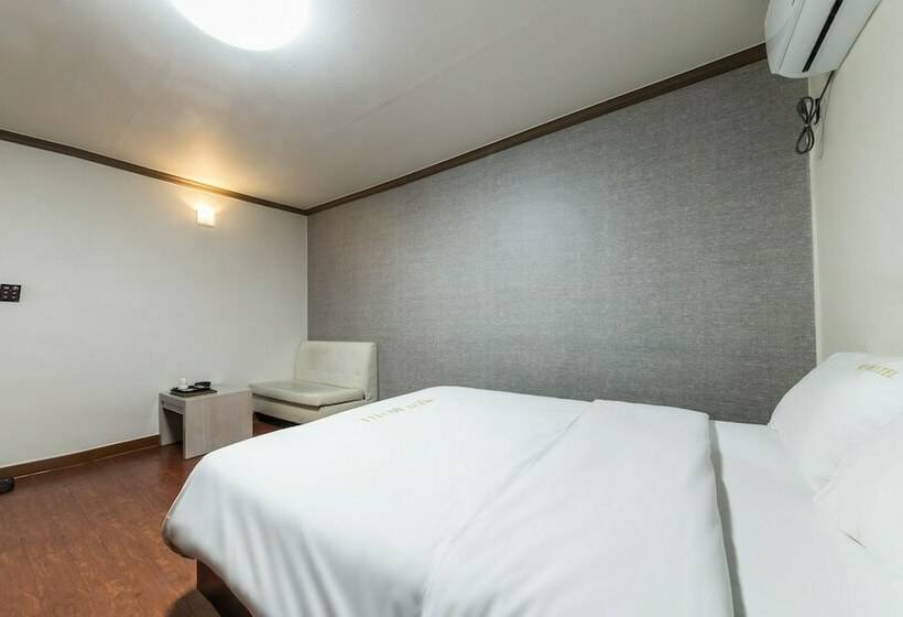 Motel Wonju Big Tree