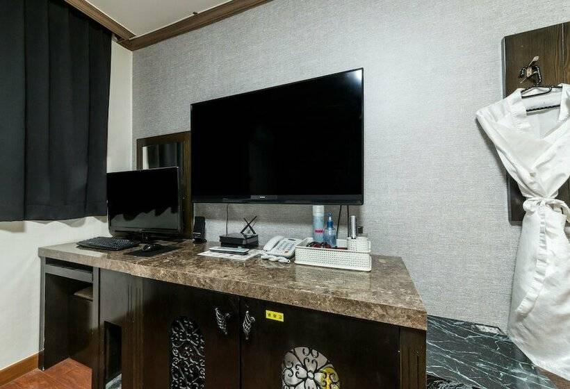 Motel Wonju Big Tree