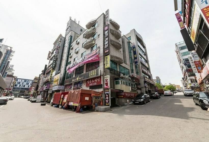 Motel Wonju Big Tree