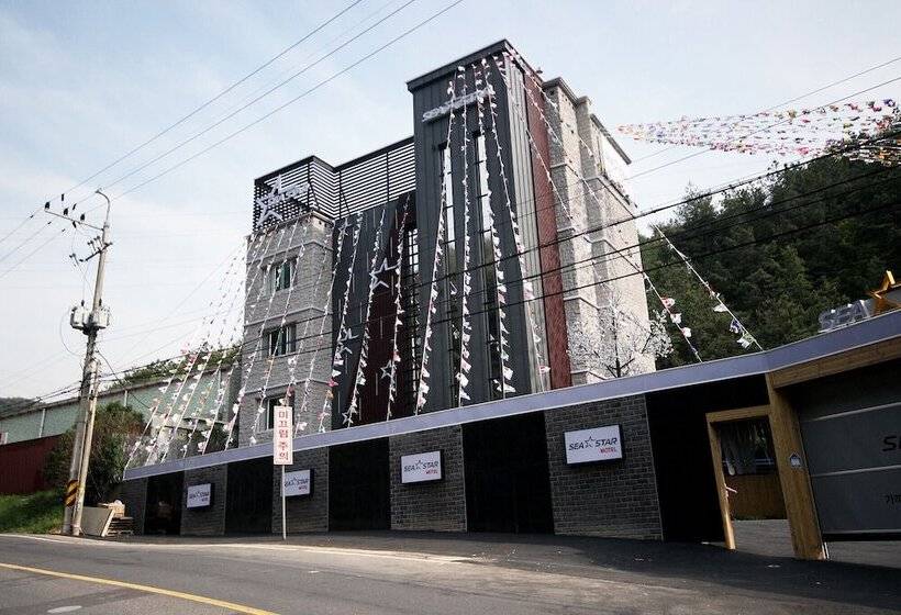 מוטל Yangsan Deokgye Seastar