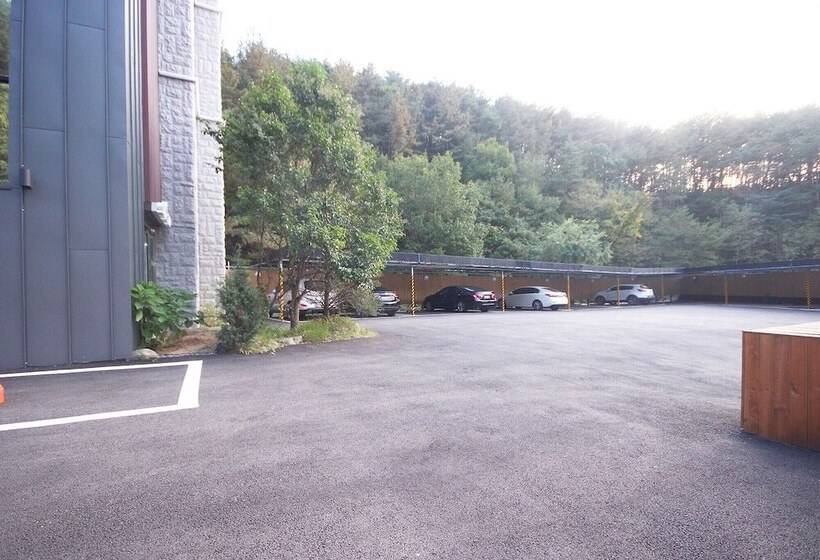 מוטל Yangsan Deokgye Seastar