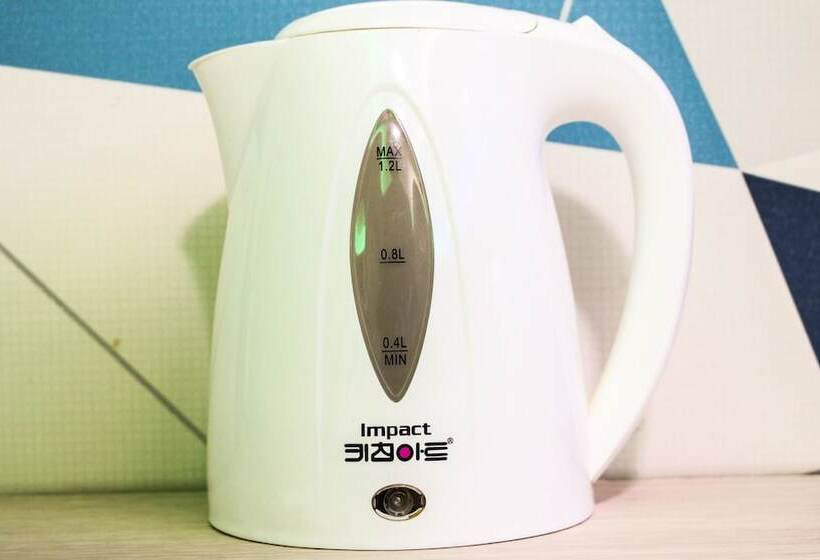 Motel Parasol Scale B