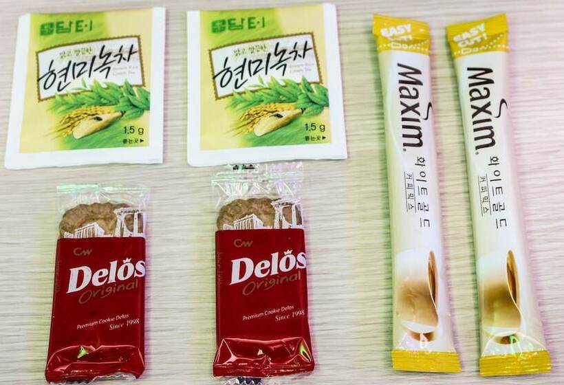 Motel Parasol Scale B