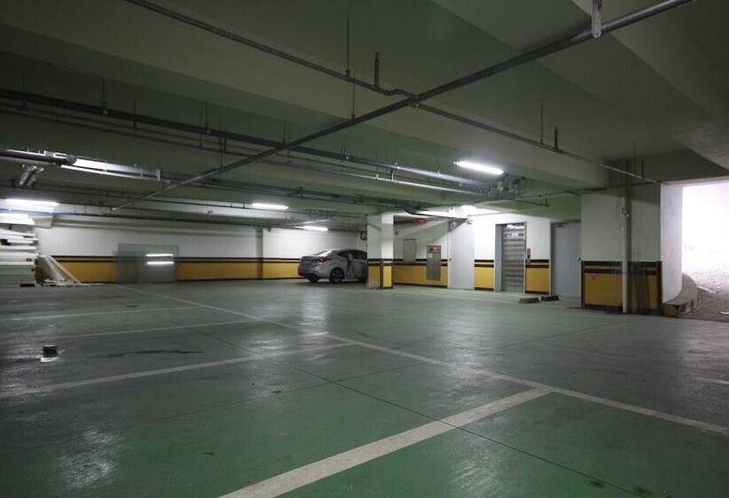 Motel Parasol Scale B