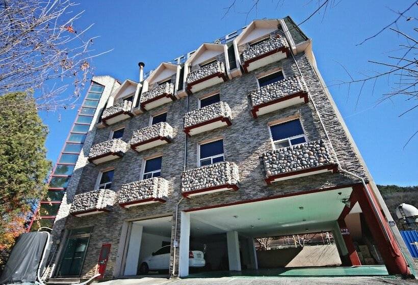 מוטל Youngcheon Dream