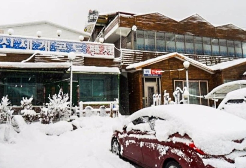 Muju Shinsegae Pension